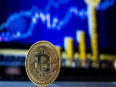 比特币十年价格史全景解析：从0.0009美元到12.6万，未来走向何方？